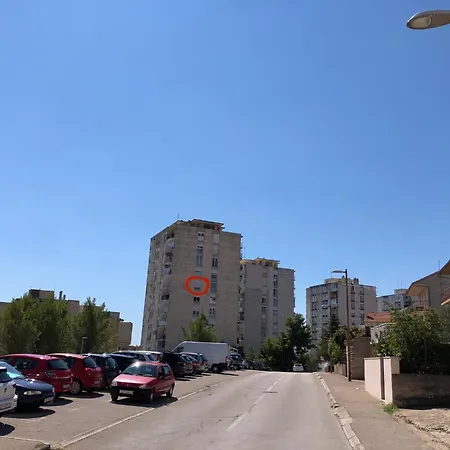 Apartment Ljiljana *