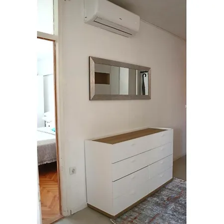 Apartment Ljiljana *